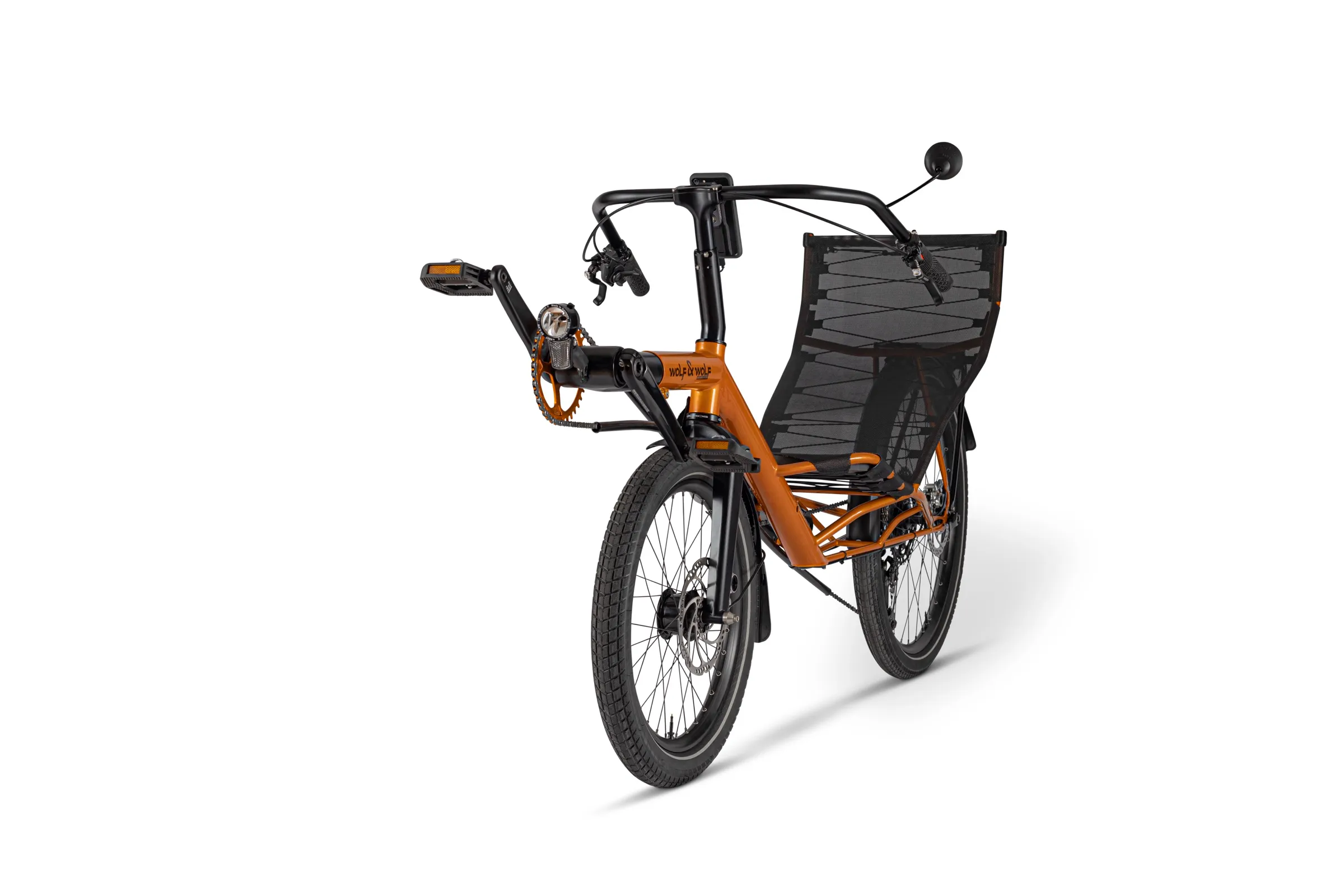 AT2+ in Orange, Ansicht schräg von vorne